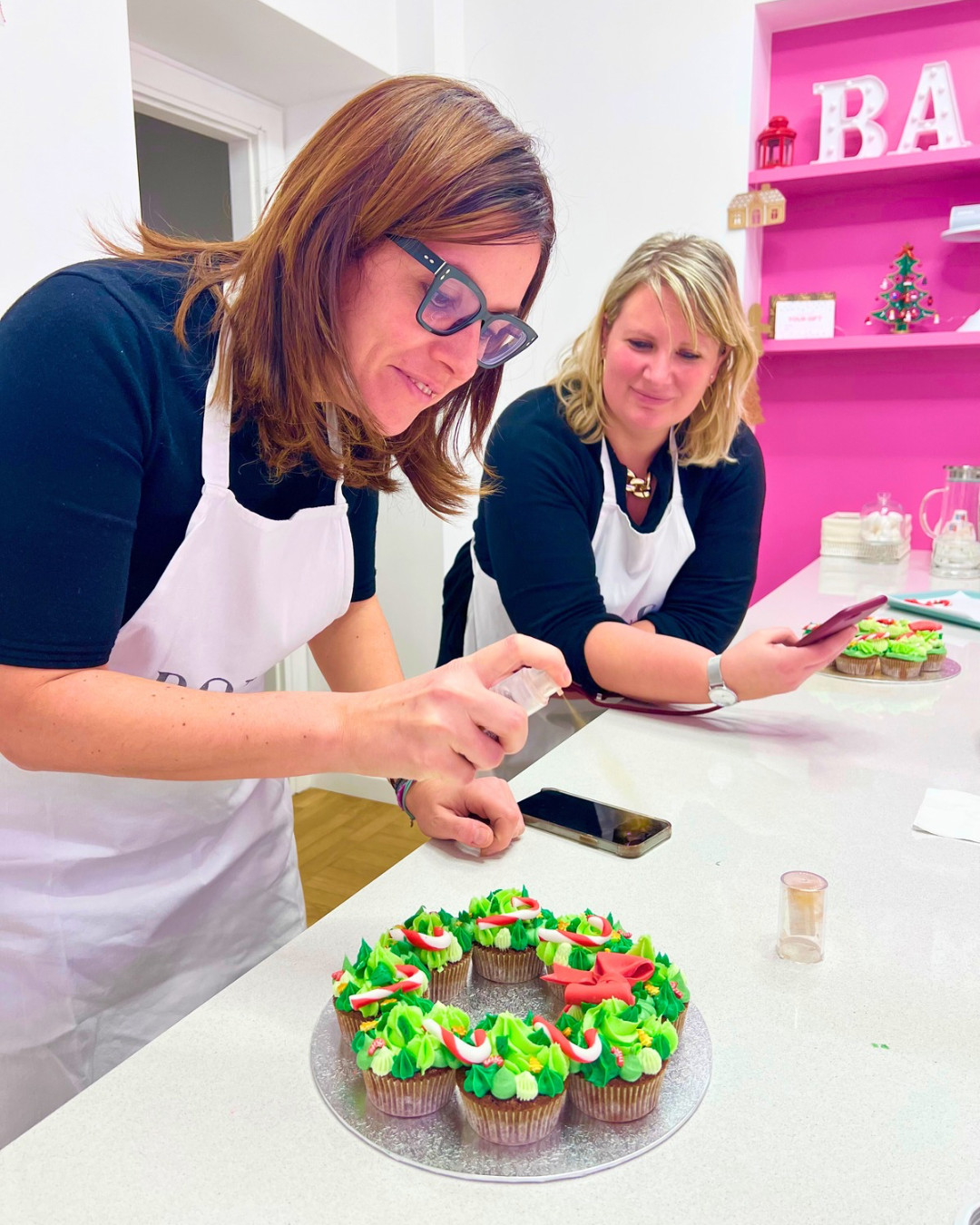 Copia di Copia di Copia di Progetto senza titolo (3) Ghirlanda di cupcakes natalizia - immagine 1